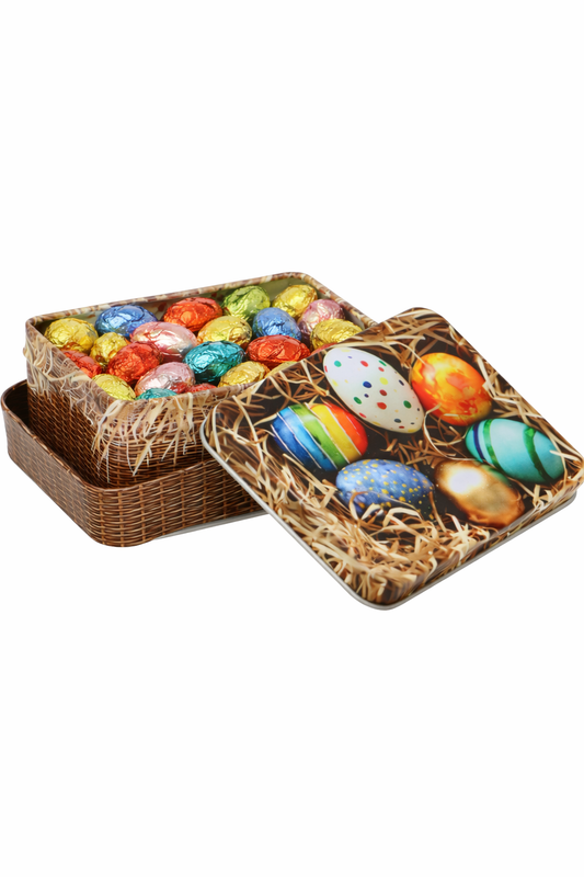 Blikken Paasmandje gevuld met Paaseitjes